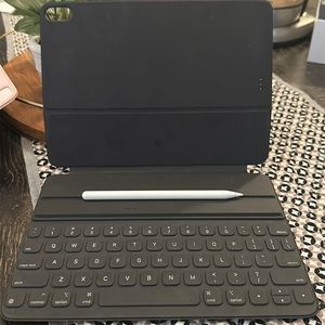 Apple pro keypad cover and Apple Pencil gently used.